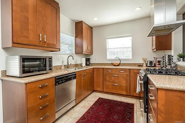 2530 S Bentley Ave — Photo 11