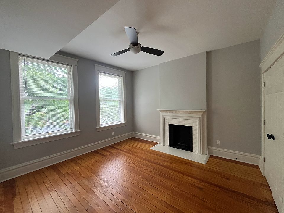 1st bedroom, facing street
