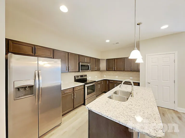 1139 Westgate Dr — Photo 7