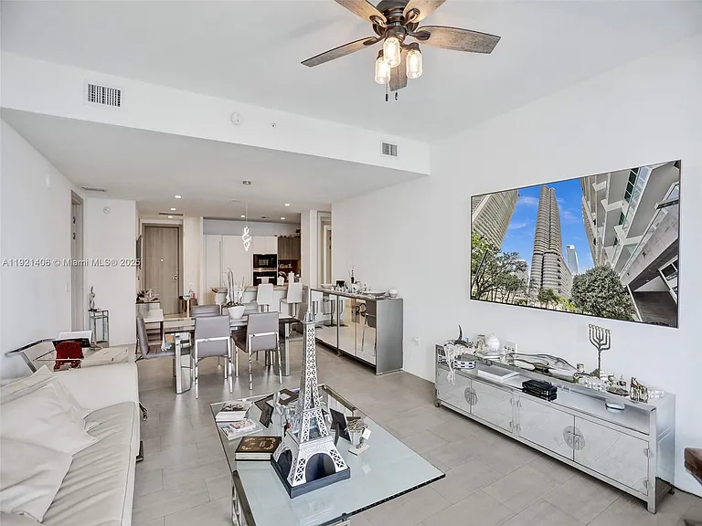 1000 Brickell Plz #Penthouse 5103 — Photo 8