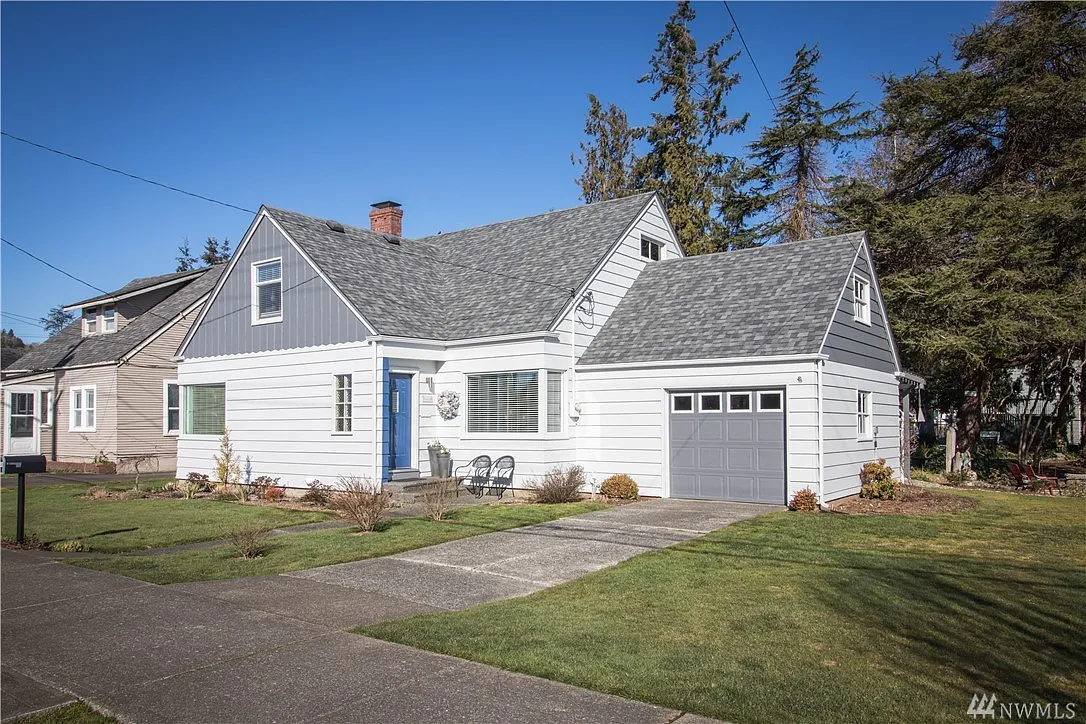 141 Emerson Ave photo 1