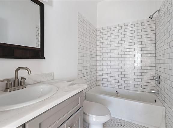 5th image of 1514 S Robertson St