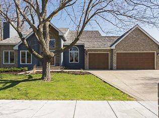 11652 Mount Curve Rd, Eden Prairie, MN 55347