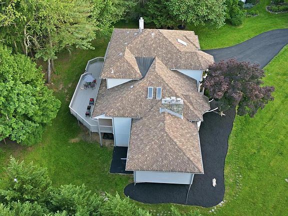 3rd image of 905 Falls Bridge Ln