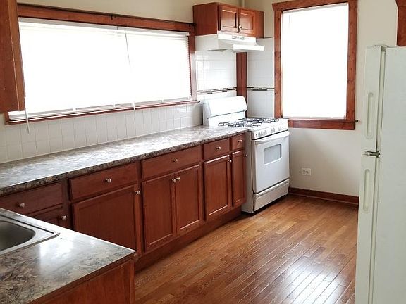 3rd image of 751 N Pine Ave #2