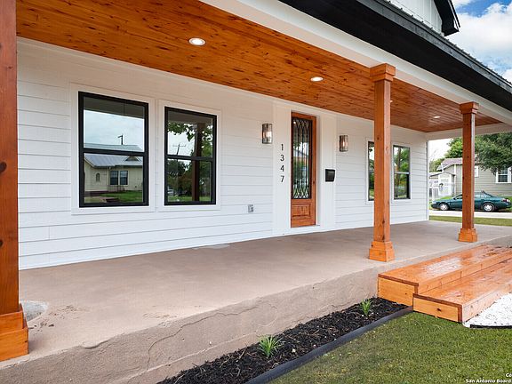 4th image of 1347 Schley Ave