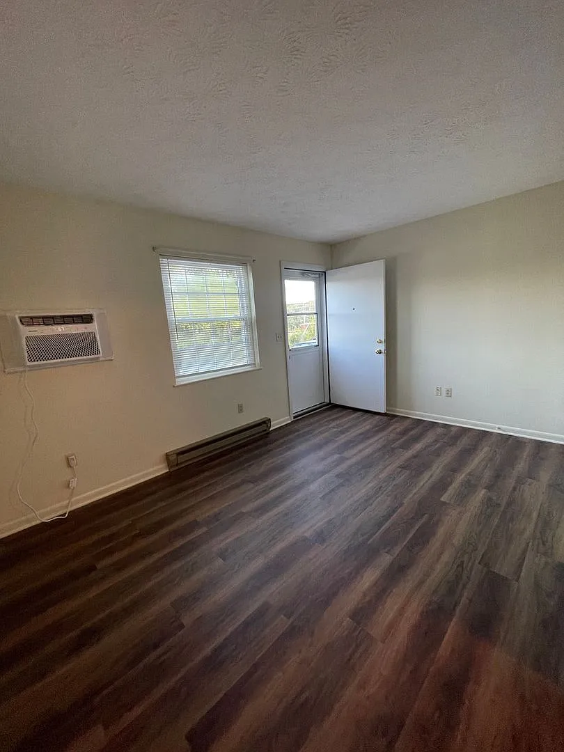 Apartment for Rent — Photo 3