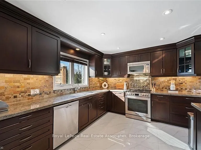 1550 Woodeden Dr #UPPER — Photo 14