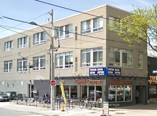 409 College St #4, Toronto, ON M5T 1T1