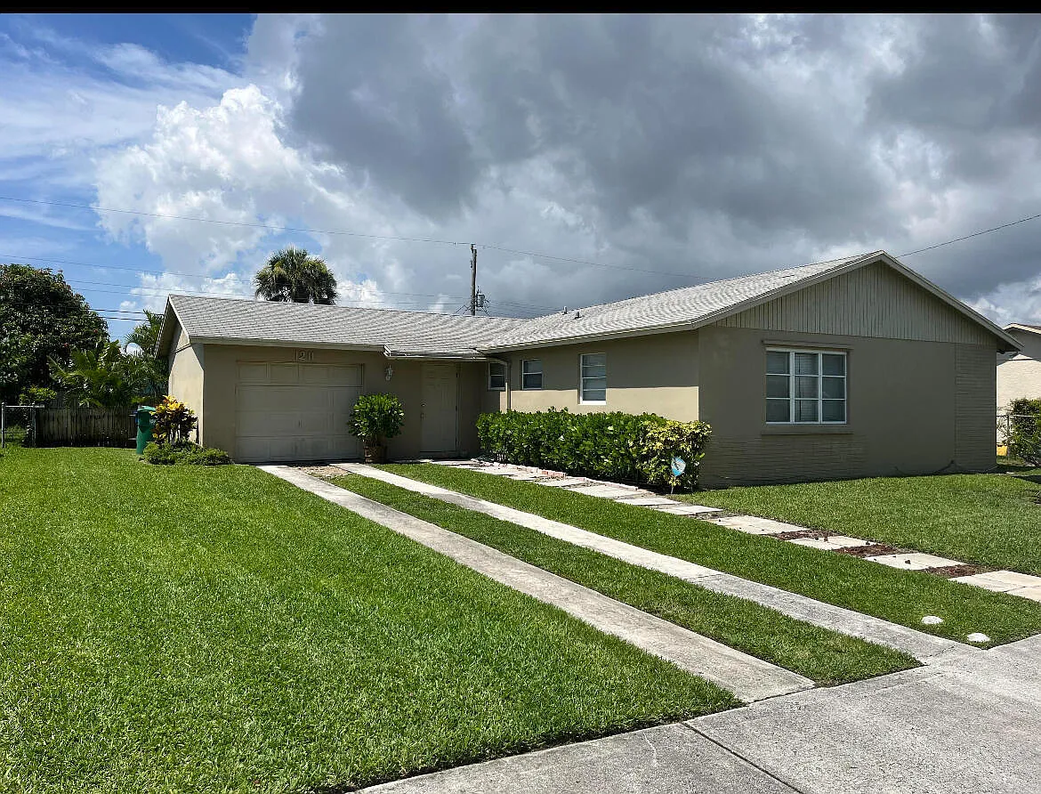 3 bed, 2.0 bath, 1364 sqft, $2,400 — Photo 2