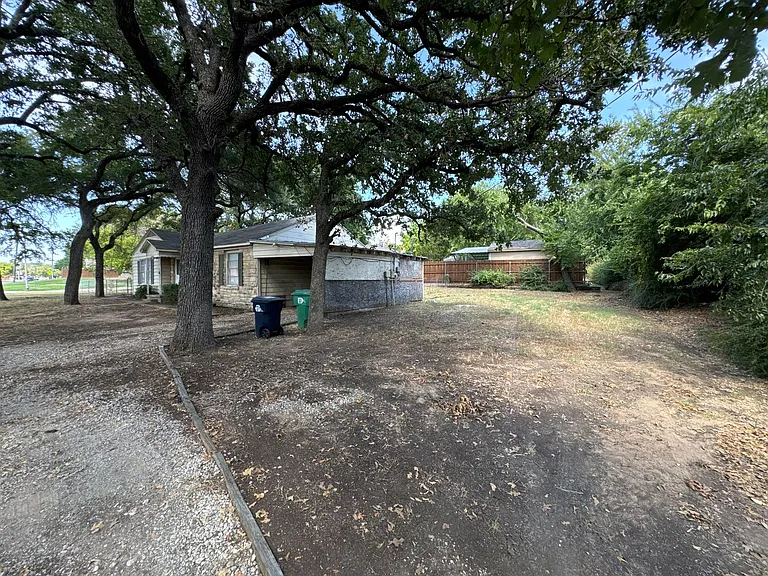 800 Audra Ln — Photo 9