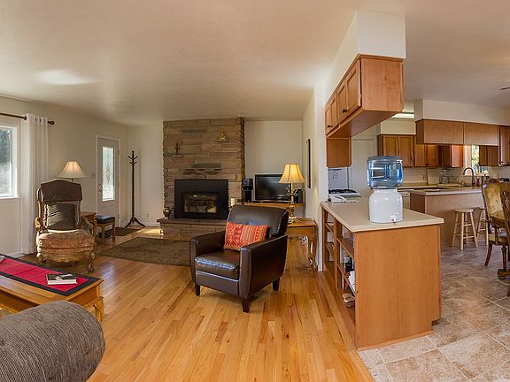 3rd image of 2206 Sandia Dr