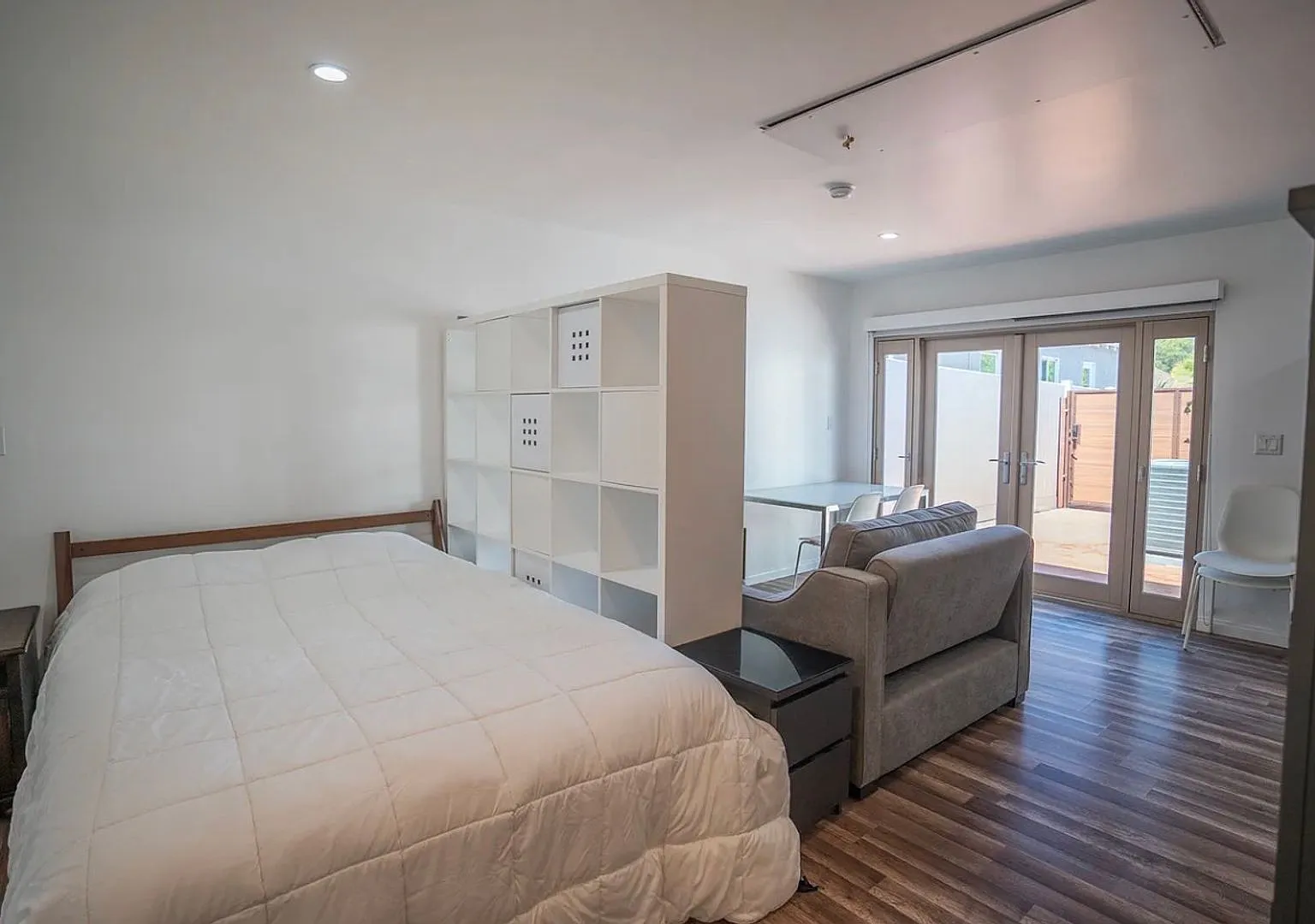 **2021 Euclid Ave #1-A Long Beach** Downstairs Studio 1 bath !! 2 weeks free OAC — Photo 3