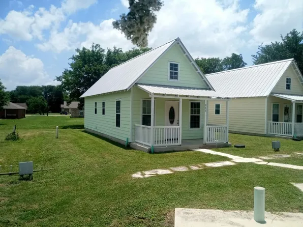 884 Lakeview Dr, Seguin, TX 78155