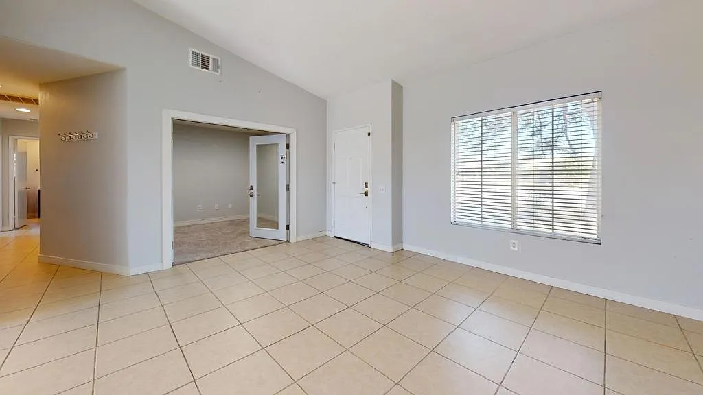 4 bed, 2.0 bath, 1577 sqft, $3,000 — Photo 4
