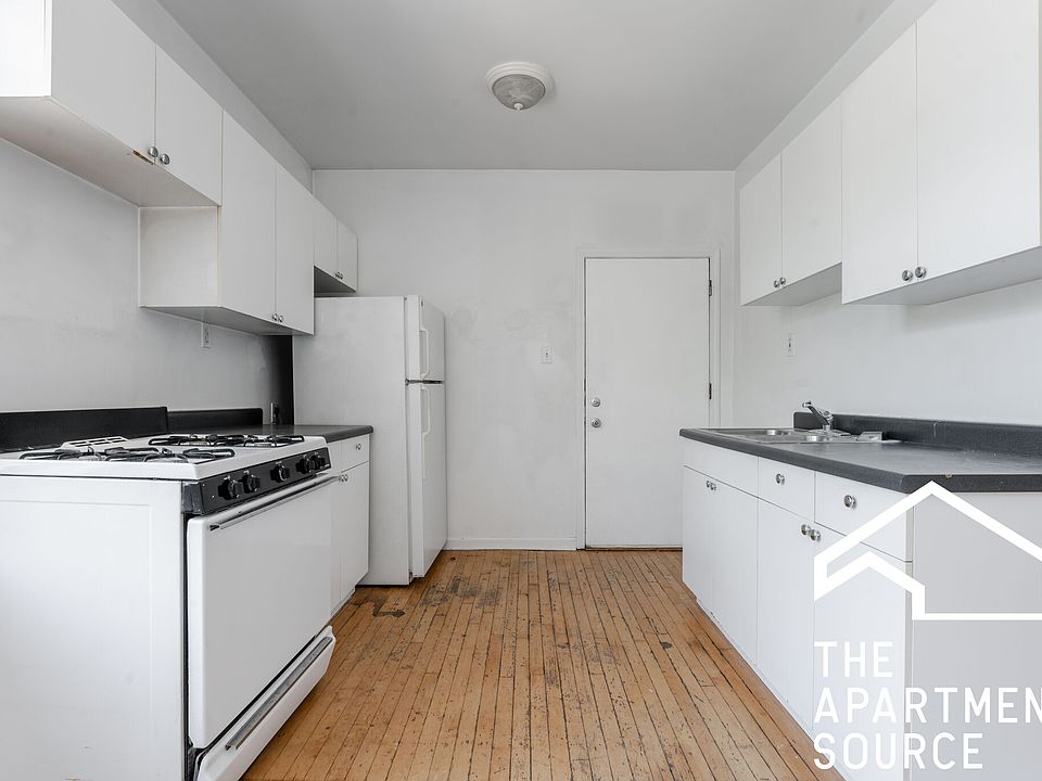 1st image of 3048 W Wellington Ave #2