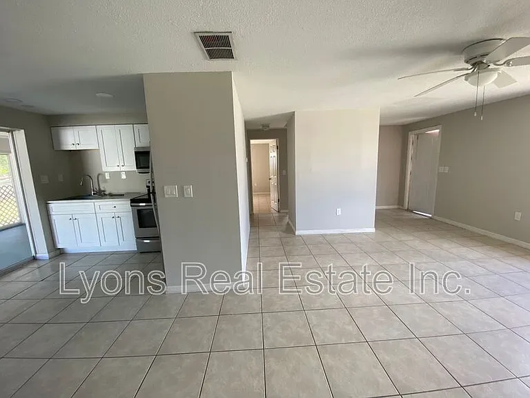11310 Linda Loma Dr — Photo 3