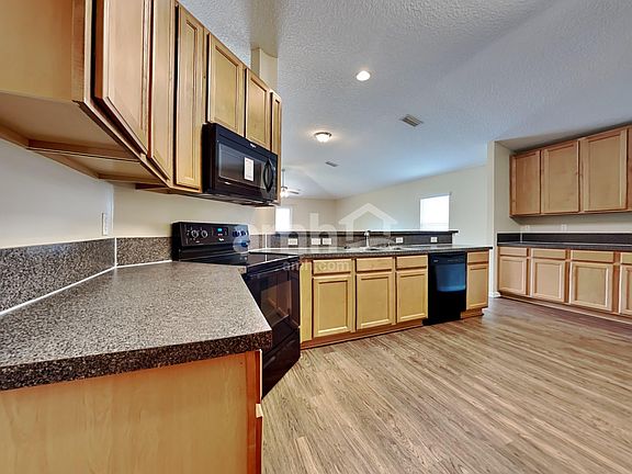 3rd image of 6558 Silk Leaf Ln