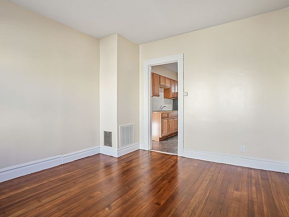 3rd image of 128 Campbell Ave APT 3