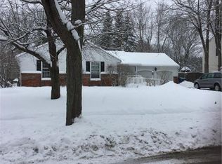 36 Carriage Cir, Williamsville, NY 14221