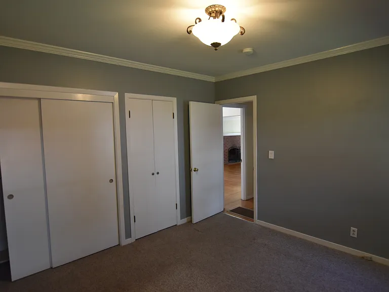 1635 Brewster Ave — Photo 13