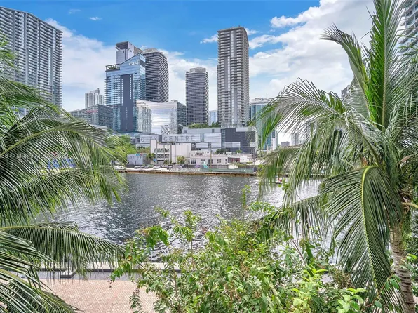 92 SW 3rd St APT 305, Miami, FL 33130