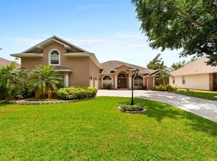 4022 Valrico Grove Dr, Valrico, FL 33594