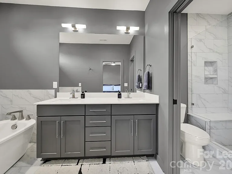 428 E 33rd St — Photo 23