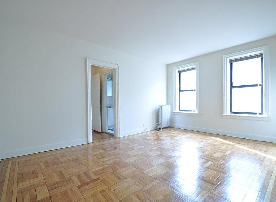 2nd image of 3265 Bainbridge Ave APT B22