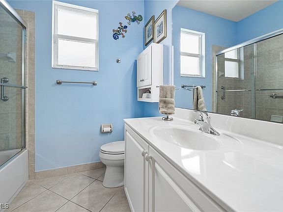5th image of 15364 Yellow Wood Dr