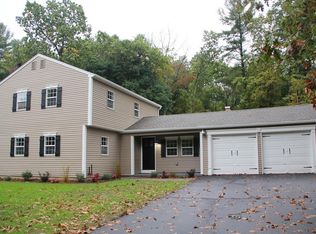 8 Pidgeon Dr, Wilbraham, MA 01095