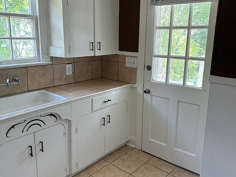 1809 Jenkins Ave — Photo 5