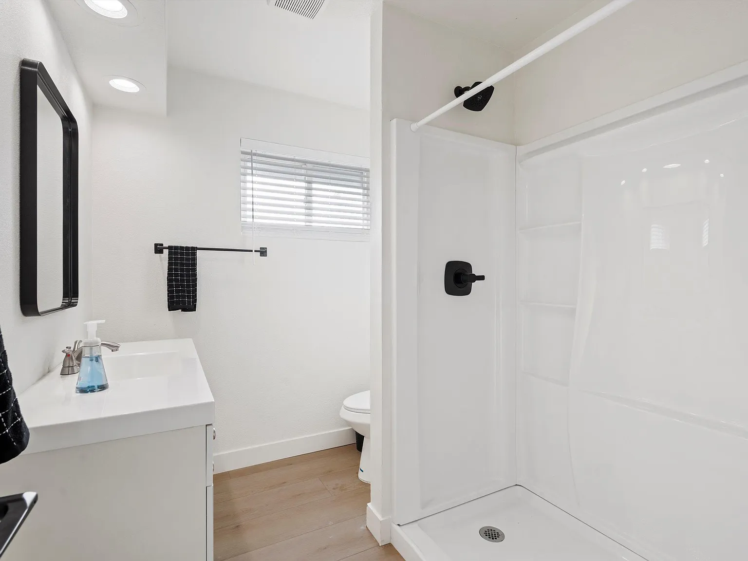 4 bed, 3.0 bath, 2000 sqft, $1,040 — Photo 3