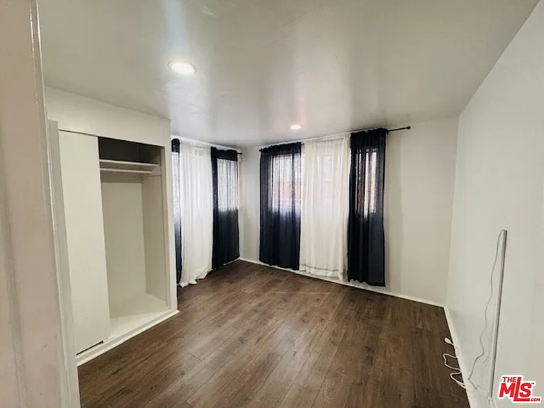 1100 W 48th St — Photo 10