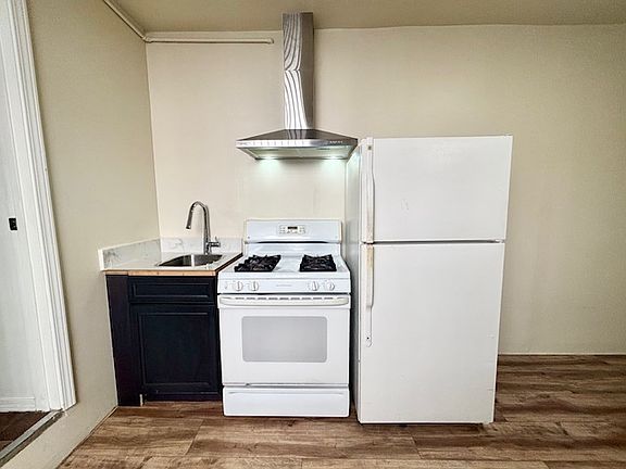 4th image of 709 Olive Ave #B