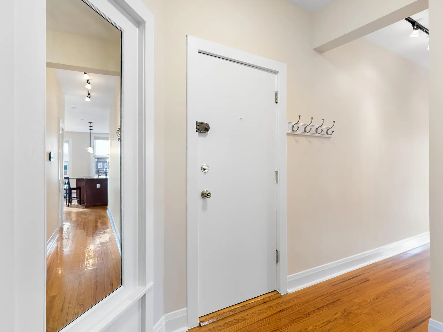 2 bed, 1181 sqft, $2,600 — Photo 3