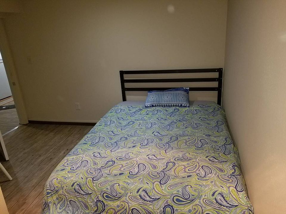 1st image of 20729 1st Ave S #6
