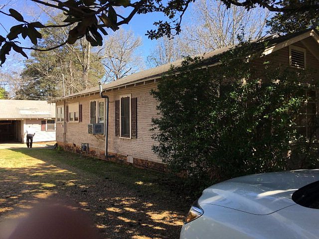2nd image of 833 W 12th St
