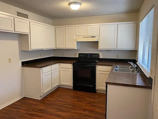 904 Cottonwood Trl #B — Photo 2