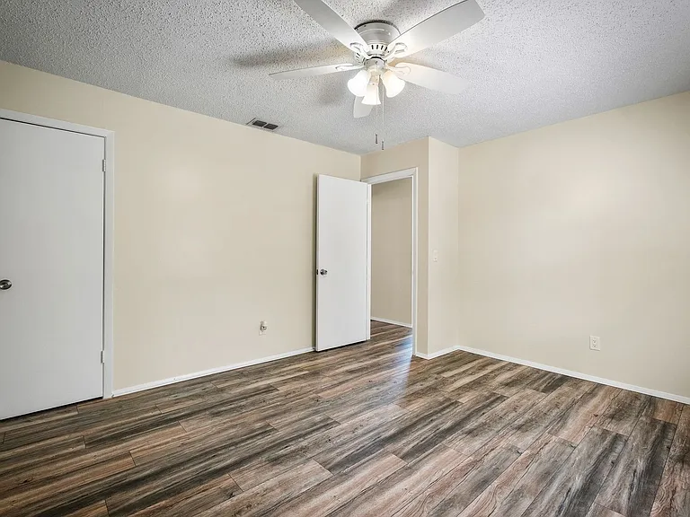 1016 Assisi Ln — Photo 22
