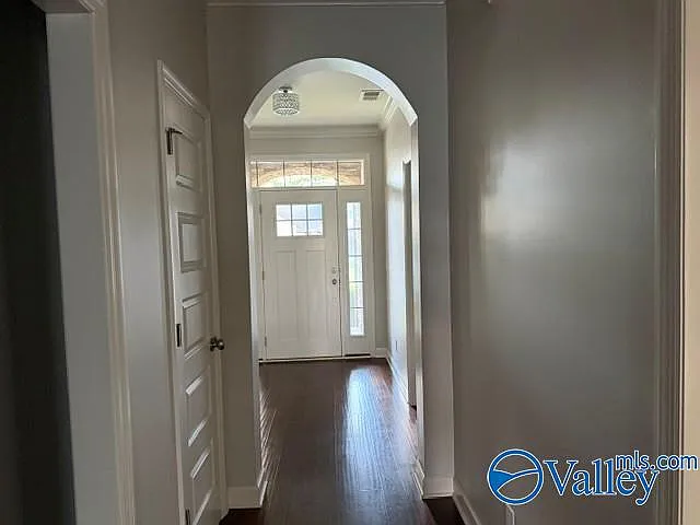 4 bed, 2.0 bath, 2300 sqft, $2,200 — Photo 2