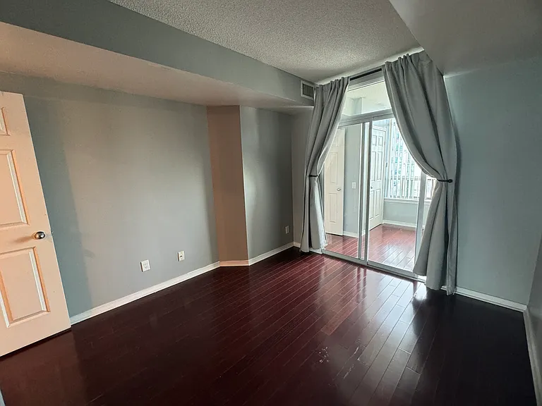 28 Harrison Garden Blvd #25 — Photo 6