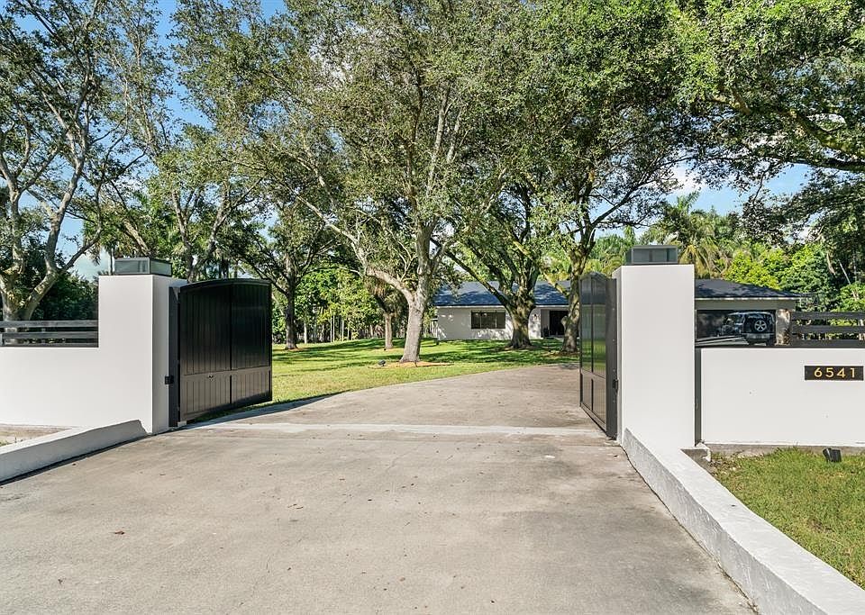 1st image of 6541 Melaleuca Rd