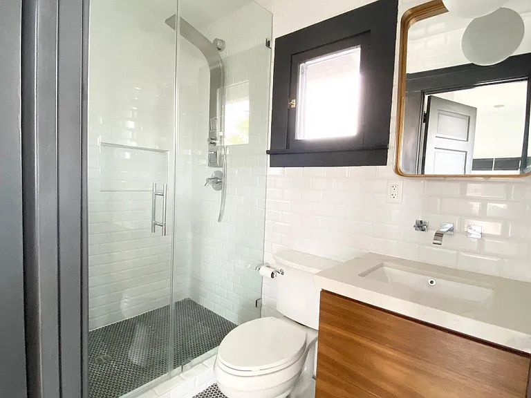 1548 W 48th St — Photo 33