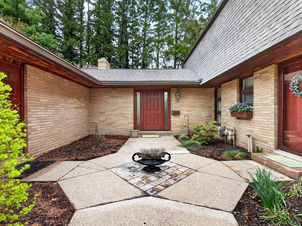 2727 S Lakeshore Dr APT A-2, Saint Joseph, MI 49085