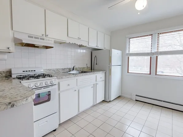 180 Tyngsboro Rd APT 22A, North Chelmsford, MA 01863