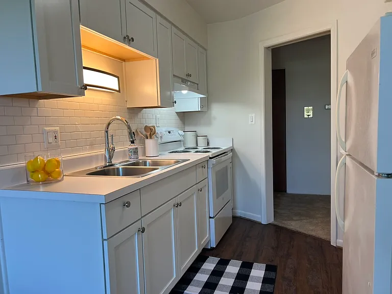 2364 Riverside Dr — Photo 5