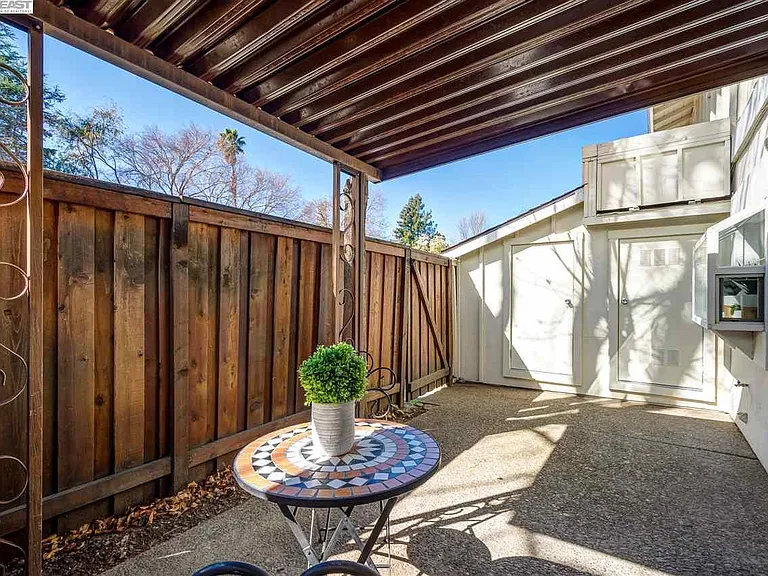 453 Carillo Ct — Photo 10