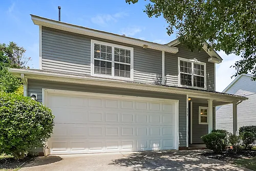 555 River View Dr Photo 1
