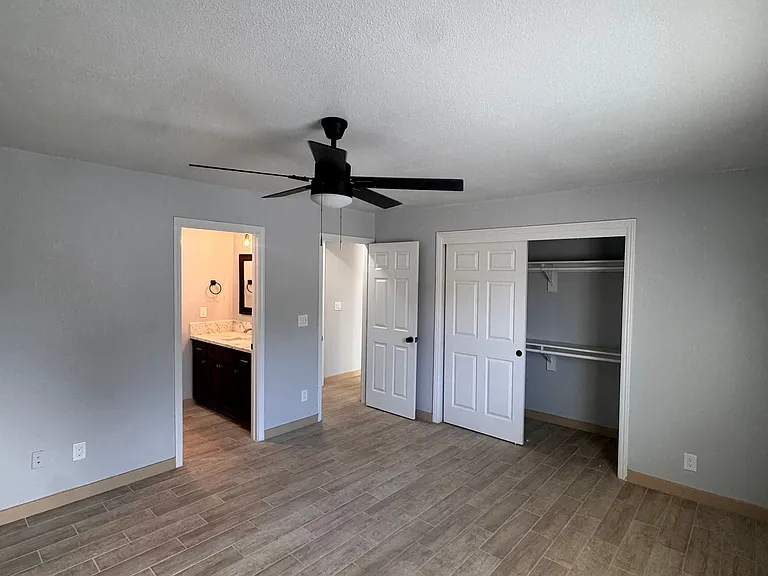 3874 E Ashlan Ave — Photo 16